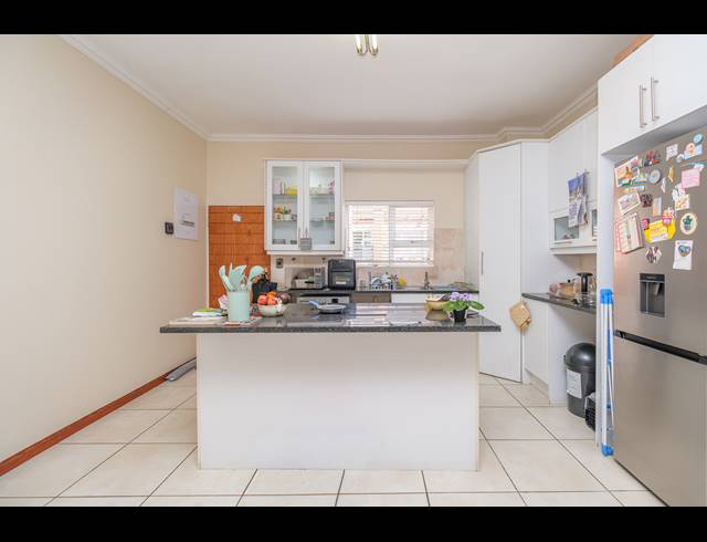 2 BEDROOM APARTMENT FOR SALE IN PARKVIEW